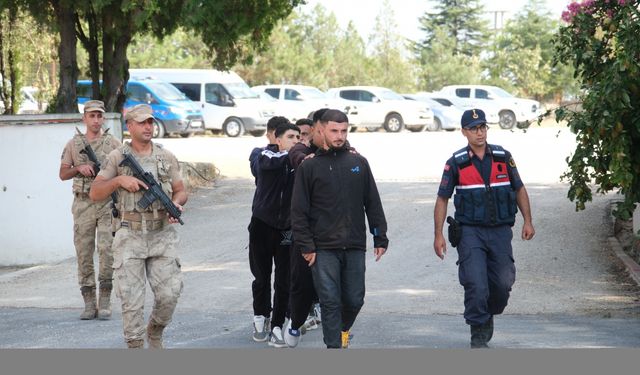 Kırklareli'nde hafif ticari araçta 6 düzensiz göçmen yakalandı