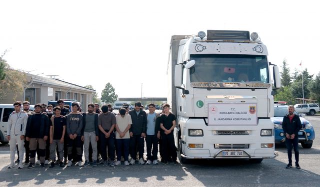 Kırklareli'nde tırın dorsesinde 44 düzensiz göçmen yakalandı