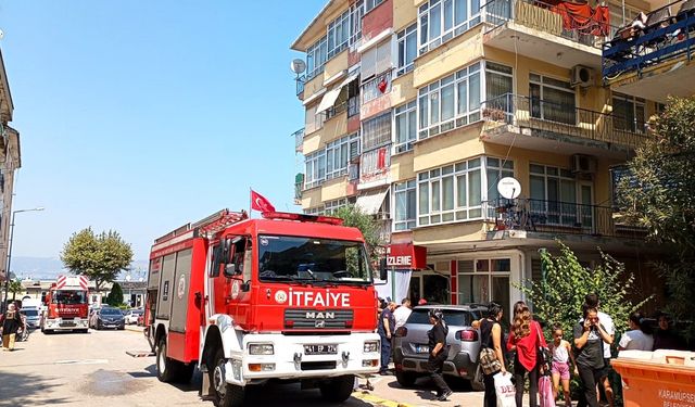 Kocaeli'de depoda çıkan yangın söndürüldü