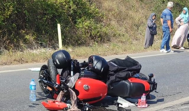 Kocaeli'de hafif ticari araçla motosikletin çarpışması sonucu 1 kişi öldü, 2 kişi yaralandı