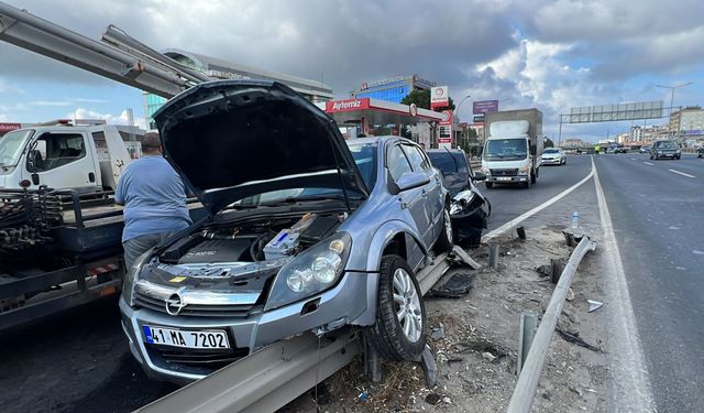 Kocaeli'de iki otomobilin çarpıştığı kazada 2 kişi yaralandı