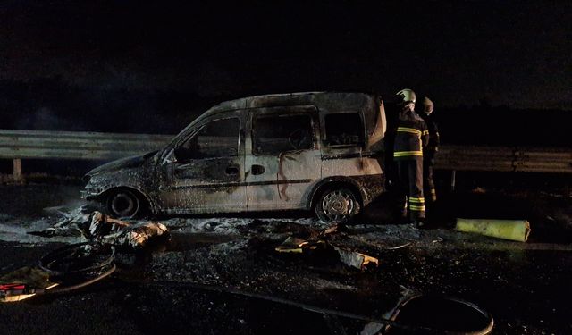 Kuzey Marmara Otoyolu'nda hafif ticari araçta çıkan yangın söndürüldü