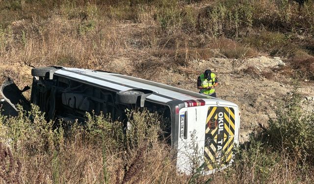 Kuzey Marmara Otoyolu'nda şarampole devrilen servis aracındaki 9 kişi yaralandı