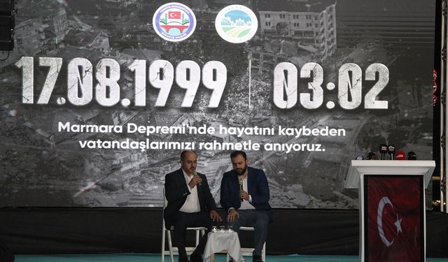 Marmara Depremi'nde hayatını kaybedenler Sakarya'da anıldı