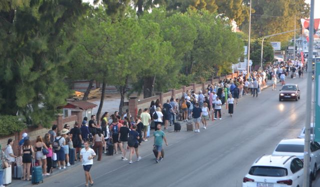 Midilli Adası'na geçişlerde 3 günlük tatil yoğunluğu başladı