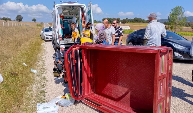 Pazaryeri'nde devrilen 3 tekerlekli elektrikli motosikletteki 2 kişi yaralandı