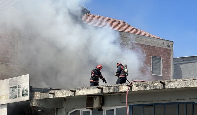 Sakarya'da metal atölyesinde çıkan yangın söndürüldü