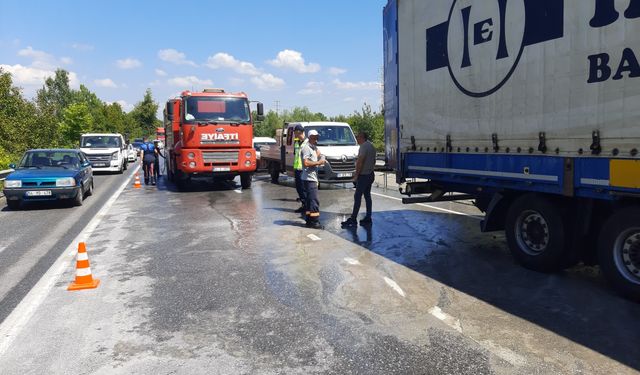 Sakarya'da tırdan yola dökülen kimyasal temizlendi