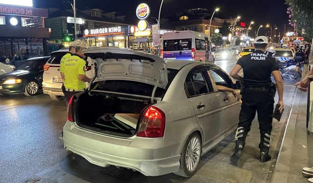 Sakarya'da yüksek ses ve egzoz denetiminde 34 sürücüye cezai işlem uygulandı