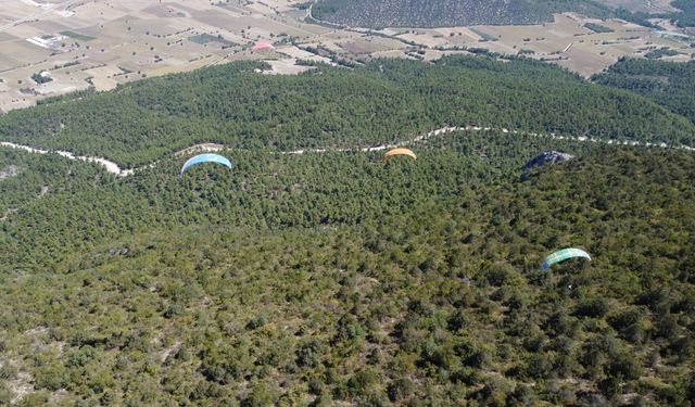 "Take Off Bilecik" yamaç paraşütü etkinliği tandem uçuşlarla devam etti