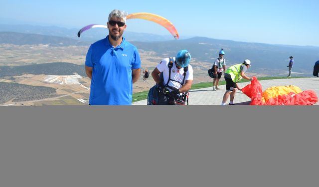 "Take Off Bilecik"e katılan adrenalin tutkunu, yamaç paraşütüyle 136 kilometre uçtu