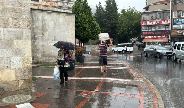 Tekirdağ ve Kırklareli'nde fırtına ve dolu etkili oldu