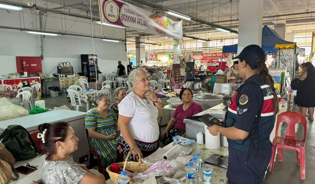 Tekirdağ'da jandarma ekiplerince kadınlara KADES uygulaması anlatıldı