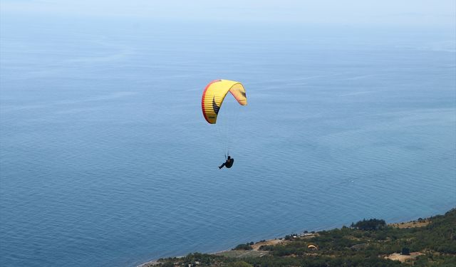 Tekirdağ'da mavi ve yeşilin buluştuğu "Uçmakdere Mahallesi"  yerli ve yabancı turistlerin ilgisini çekiyor