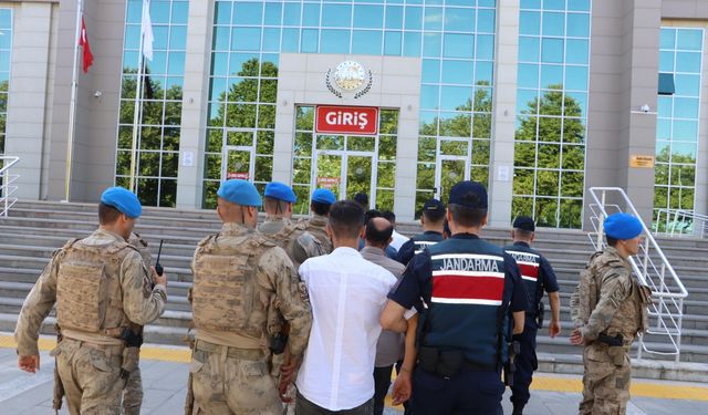 Tekirdağ'da terör örgütü PKK propagandası yaptığı iddiasıyla 4 zanlıya gözaltı