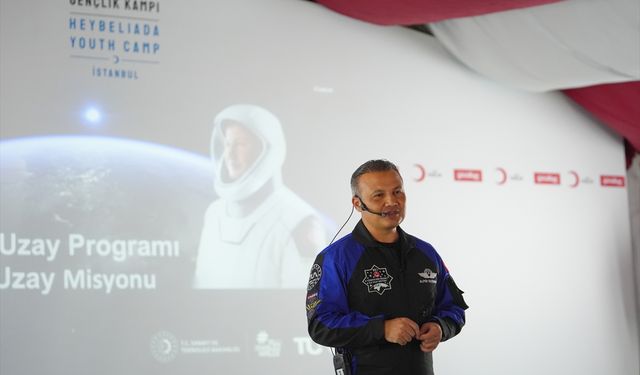 Türk Kızılay, depremzede öğrencileri Alper Gezeravcı ile buluşturdu