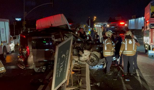 Ümraniye’de trafik kazasında 8 kişi yaralandı