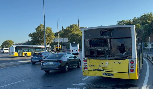 Üsküdar'da İETT otobüsüne çarpan şehirlerarası yolcu otobüsündeki 3 kişi yaralandı