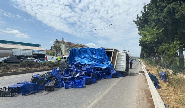 Yalova'da tırla kamyonetin çarpışması sonucu 2 kişi yaralandı