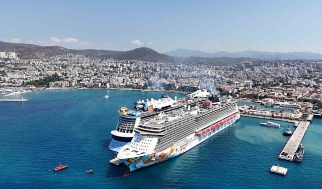 30 Ağustos Zafer Bayramı Kuşadası’nda turizm bayramına döndü