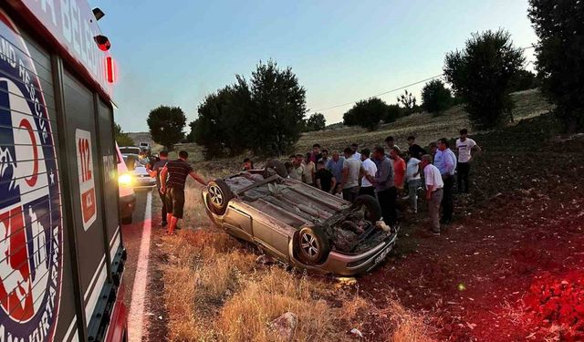 Adıyaman’da kontrolden çıkan otomobil tarlaya uçtu: 3 yaralı