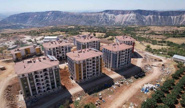 Adıyaman’ın Tut İlçesinde depremzedeler konutlara yerleşiyor