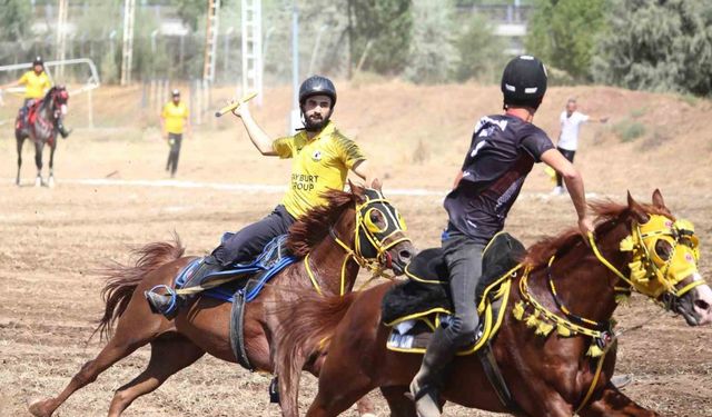 Adrenalin ve seyir zevki yüksek cirit maçları nefes kesti