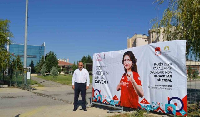 Afyonkarahisarlı sporucu Meryem Betül Çavdar’a Bakan Osman Aşkın Bak’tan destek mesajı