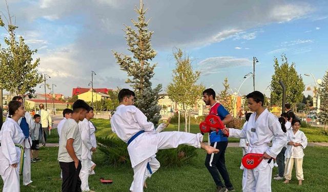 Ağrı’da gençler sosyal medyadan sosyal hayata geçiyor