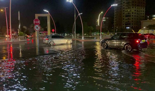 Aksaray’da sağanak yağış etkili oluyor