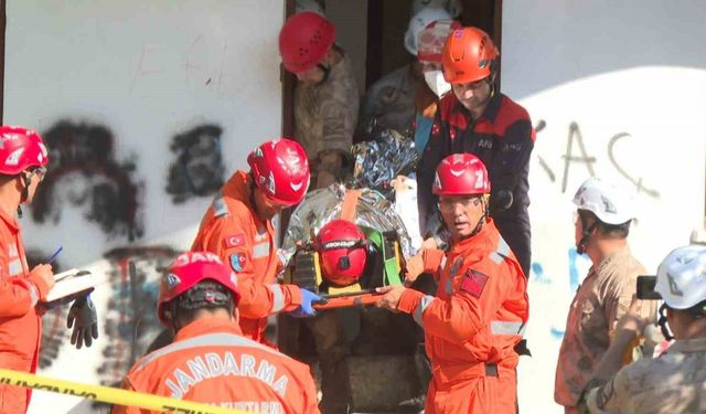 Antalya’da gerçeğini aratmayan büyük deprem tatbikatı