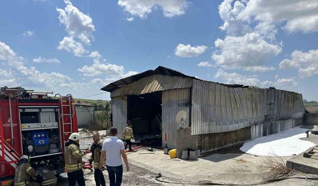 Arnavutköy’de boya deposunda korkutan yangın