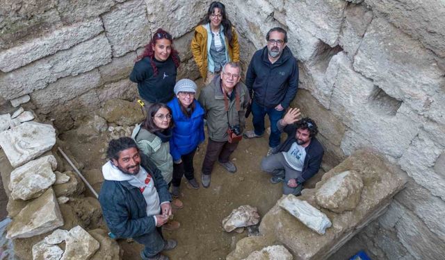 Bakan Ersoy duyurdu: Sahne restorasyonu çalışmalarında Hellenistik Döneme ait ’Skylla Grubu’ heykelleri keşfedildi