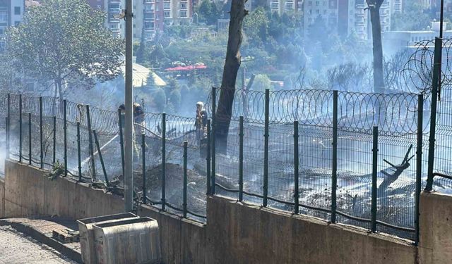 Başakşehir’de sanayi sitesi yanındaki alan yangını söndürüldü