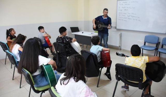 Başkan Çolakbayrakdar, “Geleceğin güçlü Türkiye’sine hazır nesiller yetiştiriyoruz”