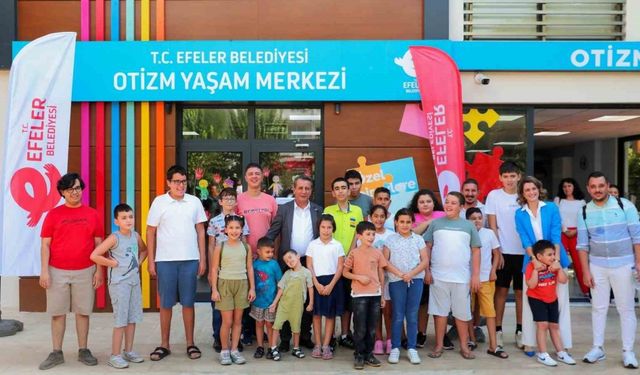 Başkan Yetişkin, Efeler’in özel çocuklarıyla Zafer Bayramı’nı kutladı