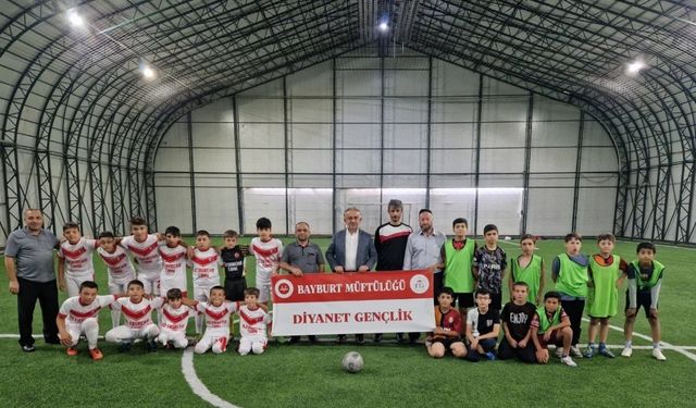 Bayburt’ta yaz Kur’an kursları arası futbol turnuvasının finali yapıldı