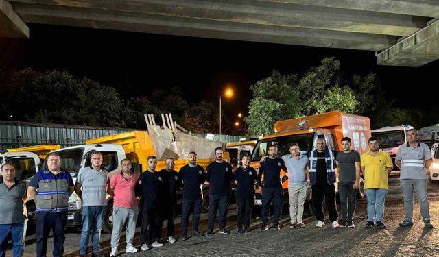 Beşiktaş Belediyesi İzmir’deki orman yangınına destek için gece yola çıktı