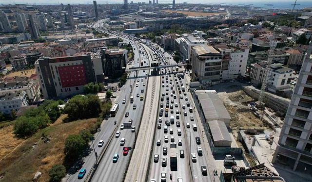 Beylikdüzü - Avcılar arası trafik çilesi: 9 kilometrelik yol 1 saat 15 dakikaya çıktı