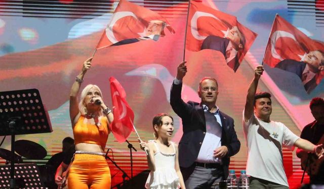 Beylikdüzü’nde 11’inci Barış ve Sevgi festivali renkli görüntülere sahne oldu