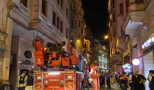 Beyoğlu’nda 9 katlı otelin bodrum katında korkutan yangın