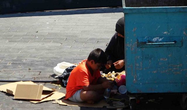 Beyoğlu’nda turistlerden aldığı parayı döviz bürosunda bozduran dilenci yakalandı