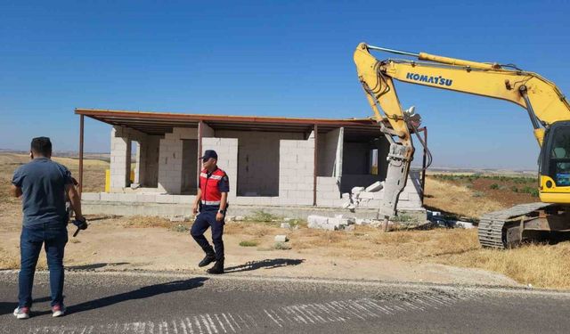 Birinci sınıf tarım arazilerine yapılan hobi bahçeleri yıkılmaya başlandı