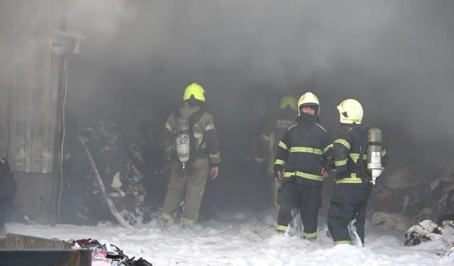 Bursa’da geri dönüşüm fabrikasında çıkan yangın söndürüldü