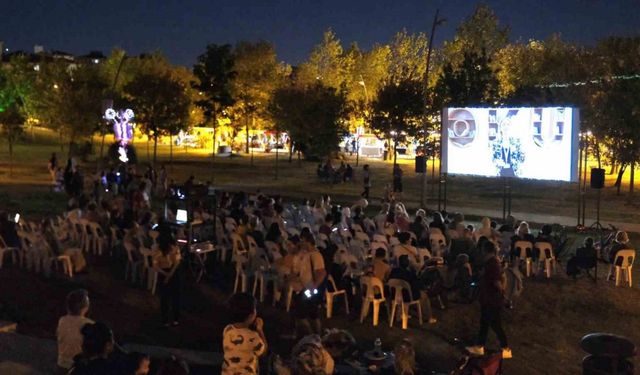 Büyükçekmece’de ’Yaz Sinema Günleri’ne vatandaştan yoğun ilgi