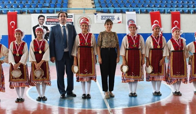 ÇOMÜ’de Uluslararası Veteran Hentbol Şenliği tamamlandı