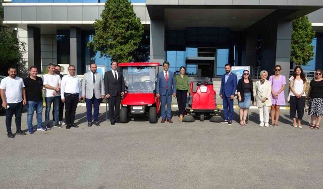 ÇOMÜ’ye ’Daha Yeşil Sürdürülebilir Bir Üniversite’ sloganıyla 2 elektrikli araç kazandırıldı