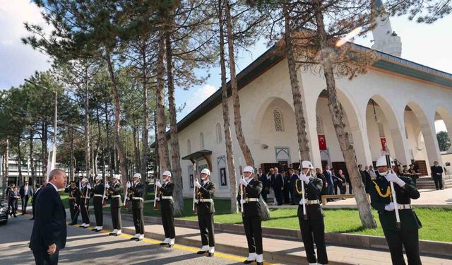 Cumhurbaşkanı Erdoğan: “Türk Silahlı Kuvvetlerimiz sorumluluk aldığı her yerde görevini, alnının akıyla yerine getiriyor”