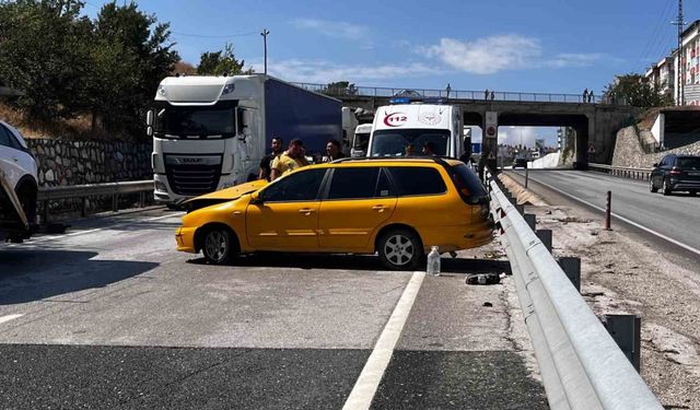 D100’de makaslayan tır kazaya sebep oldu: 1 yaralı