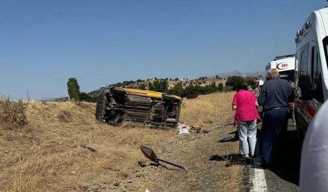 Diyarbakır’da feci kaza: Sürücü öldü, 3’ü ağır 5 kişi yaralandı